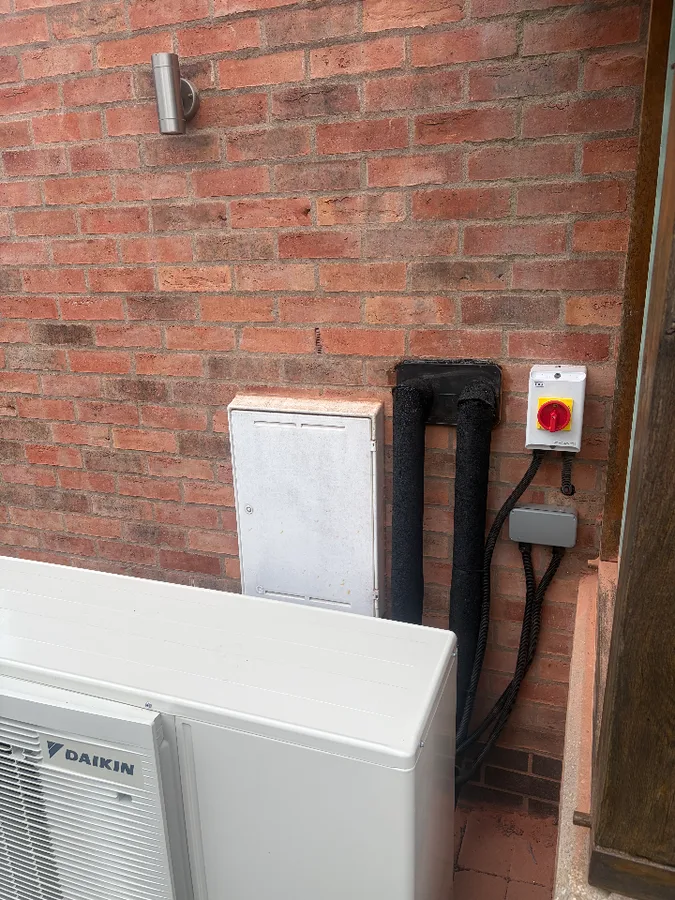 Nice tidy insulation approved for UV Outside